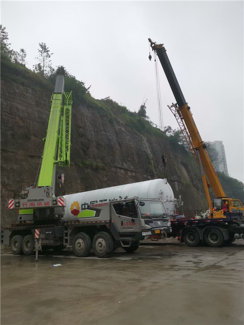 乌翠区“不怕风雨冻”—— 吊车的 “恶劣环境适应” 技术